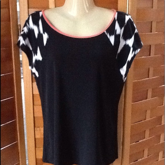 Ivanka Trump Tops - *New List* Silky Ivanka Trump Top Sz M